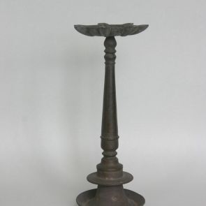 Standing oil lamp
