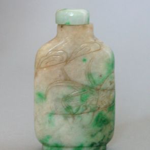 Snuffbottle with rock and iris decoration