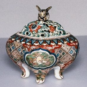 Four-legged incense burner with textile motifs and rabbit figure on the lid