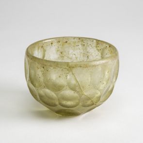 Glass bowl with incised decoration