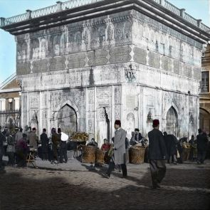 Konstantinápoly. Árusok a tophánei kút előtt
