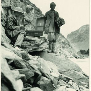 Surveying the damage on the banks of the Suru river, between Kargil and Saliskote