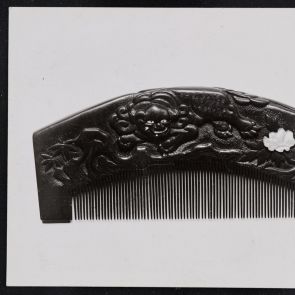 Black and white photo of a Japanese comb