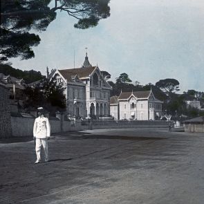 The summer residence in Tarabya of the German Empire’s embassy in Constantinople, with a member of the crew in the foreground