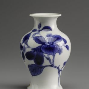 Small vase with sorrel motif