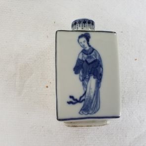Snuff bottle decorated with a standing female figure and an inscription