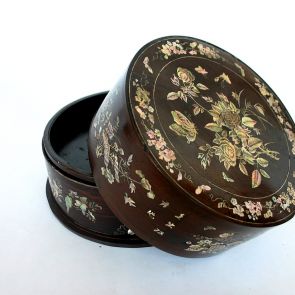 Mother-of pearl inlaid box