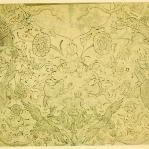 A Topkapi Szeráj Múzeum Könyvtár albumának egyik lapja: Madarak harca a sárkányokkal és kígyókkal egy 15. századi tollrajzon