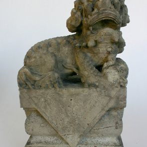 Female fo-lion on high pedestal