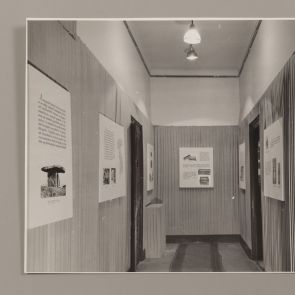 "Korea's oldest mural paintings (Anak Tomb No. 3)" exhibition. Explanatory panels for the corridor