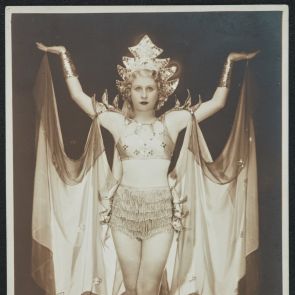 Flóra Dessewffy in a performance dress with a cornice headdress