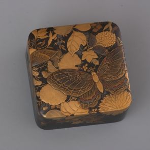 Small box (kobako) with butterfly motifs