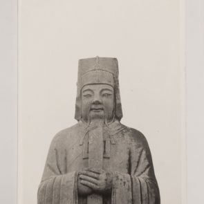 Polgári mandarin szobra a szent úton, közelről, fél alak, Ming-sírok