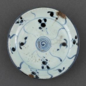 Small plate with a spiral motif
