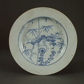 Plate decorated with bamboos and flowers