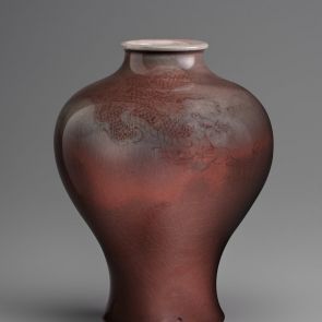 Vase decorated with crackled glaze and dragon motif