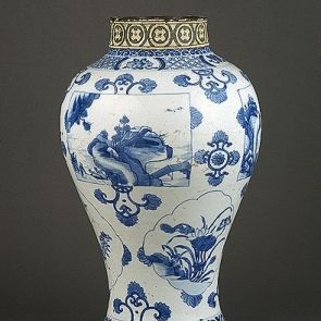 Meiping váza, tájképes medalionokkal díszítve