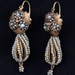 A pair of earring