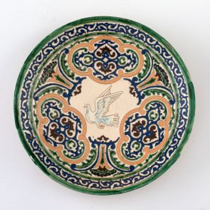 Large, flat bowl with dove