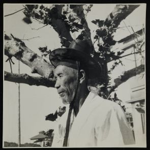 Koreai férfi portréja