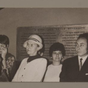 Miklós Balázs: Group photo taken at the opening of the exhibition "The art of Chinese jade stones"