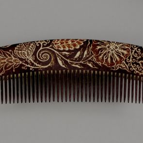 Ornamental comb (sashi-gushi) with foliage-scroll pattern