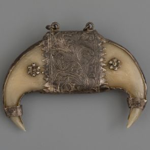 Amulet brooch