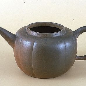 Melon-shaped teapot