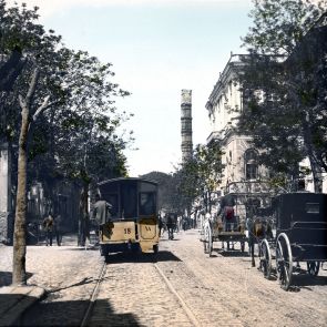 Konstantinápoly. A Díván jolu, háttérben a Megégett oszloppal