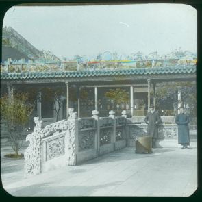 A Csen család ősi temploma. Udvarrészlet