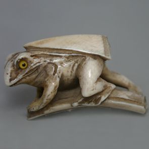 Crawling frog. Fragment of an okimono (decorative statuette)
