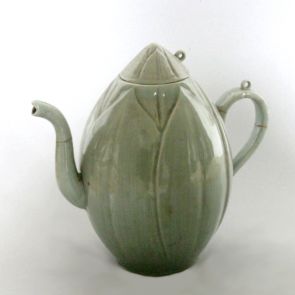 Bamboo sprout shaped lidded teapot