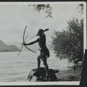 Nyíllal halászó indián