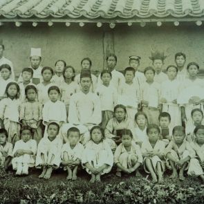 Koreai iskolás gyerekek