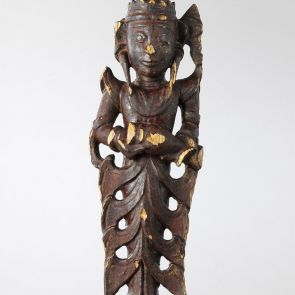 Standing figure of a bodhisattva