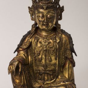 Guanyin (szkt.: Avalókitésvara) bódhiszattva királyi pózban