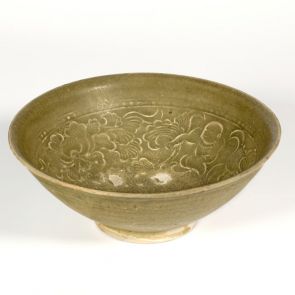 Oil green bowl with flower decoration