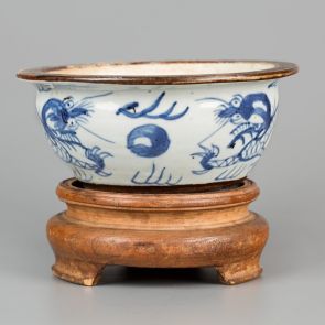 Bowl with dragons