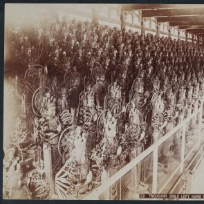 The 500 kannon on the left, Sanjūsangendō Temple