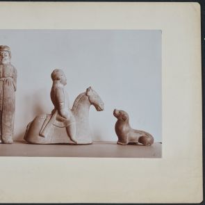 Három kerámia sírfigura