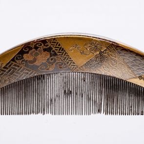 Comb with textile patterns