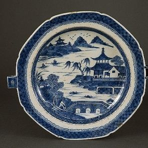 Hot-water underplate decorated with a landscape