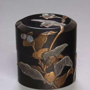 Tea powder container decorated with dayflower motifs