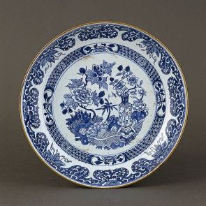 Plate with flower design