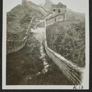 Parapet with higher embrasures