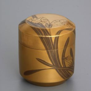 Teapowder container (natsume) with stylized daffodil motif