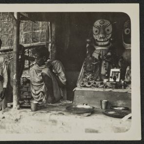 Kegyszerárus és homlokjel-festő bódéja, Kolkata (Calcutta)