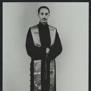 Buddhista misszió vezetőjének fényképe