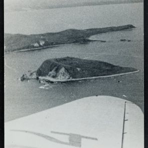 Életkép: Tenger feletti látkép egy repülőgépből