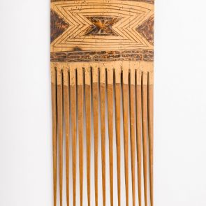 Ornamental comb